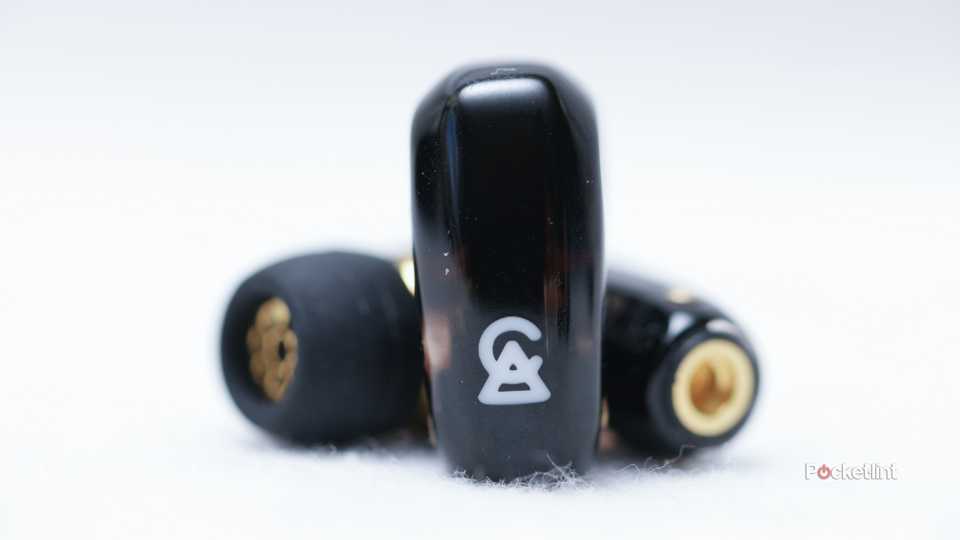 Campfire Audio Axion branding. 