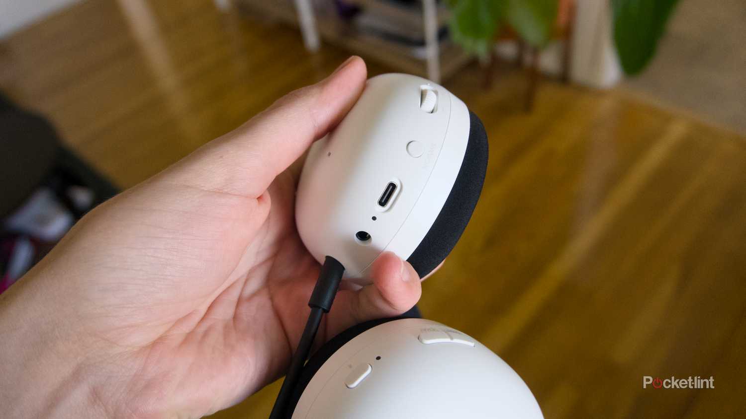 The buttons and controls of the InZone H9 II.