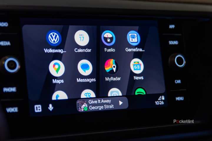 A still photo of the Android Auto app screen in dark mode. 