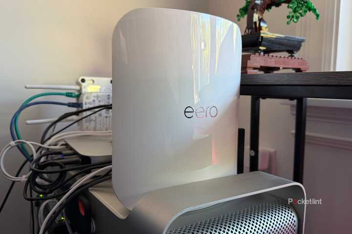 An Eero Max 7 Wi-Fi 7 router.