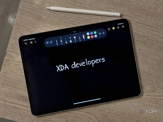 iPad-and-stylus-on-table-Apple-Notes