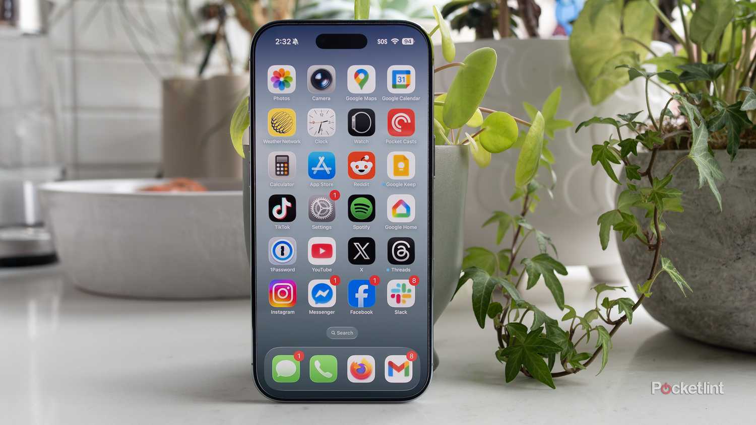 The homescreen on the iPhone Air.