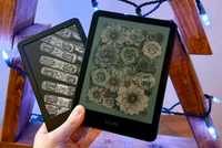 Person holding Kindle and Kindle Colorsoft.