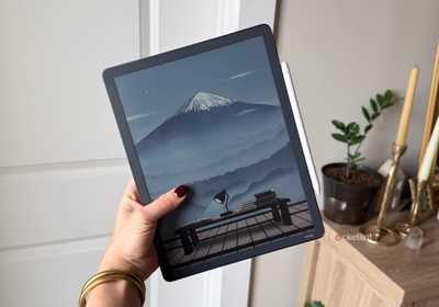 The Kindle Scribe Colorsoft with a mountain. 
