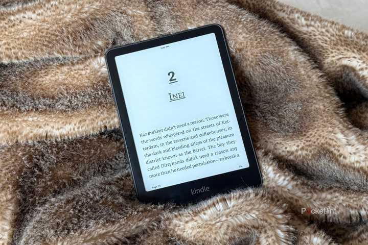 Six of Crows Chapter 2 on a Kindle Paperwhite. 