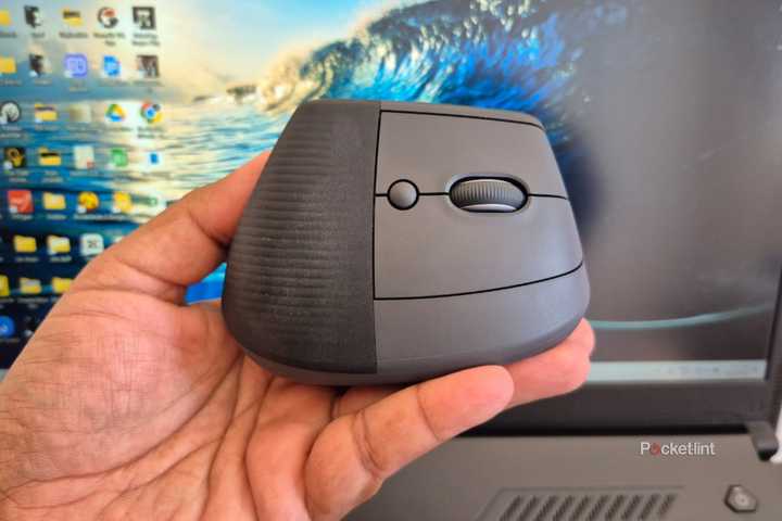 Logitech Lift Vertical Mouse front view 2