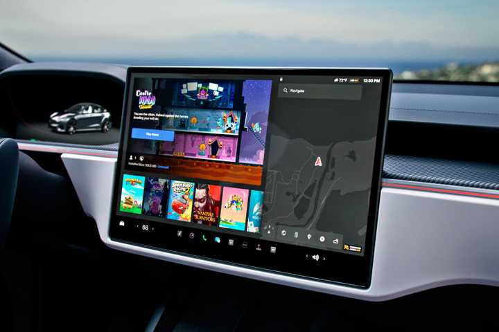 A still photo of the Tesla Model S infotainment screen. 