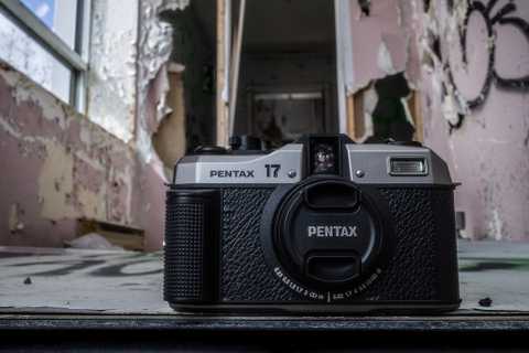 An image of the Pentax 17 film camera front