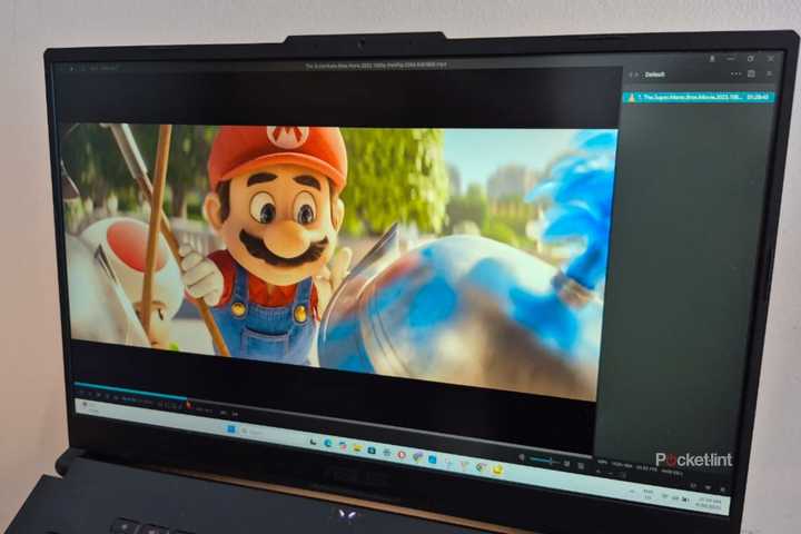 Potplayer running on a laptop