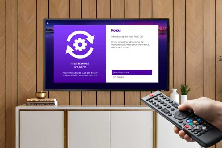A TV displaying Roku's update screen