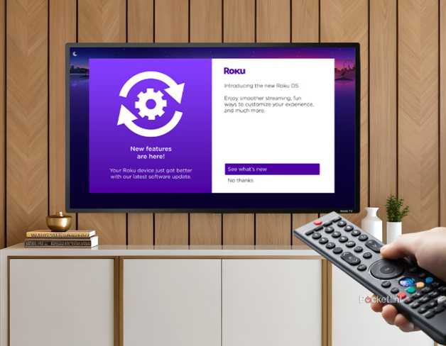 A TV displaying Roku's update screen
