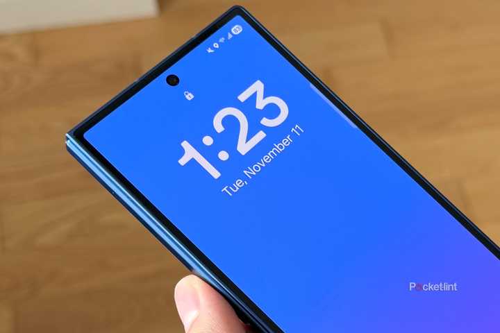 Samsung Fold 7 lock screen.